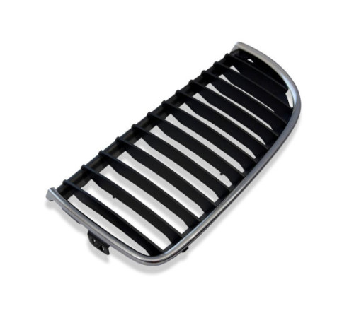 Решетка радиатора левая черная с хромированным молдингом БМВ Е90 05-, TYG