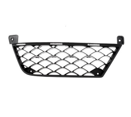 Решетка переднего бампера правая черная Мерседес C W204 12-, TYG